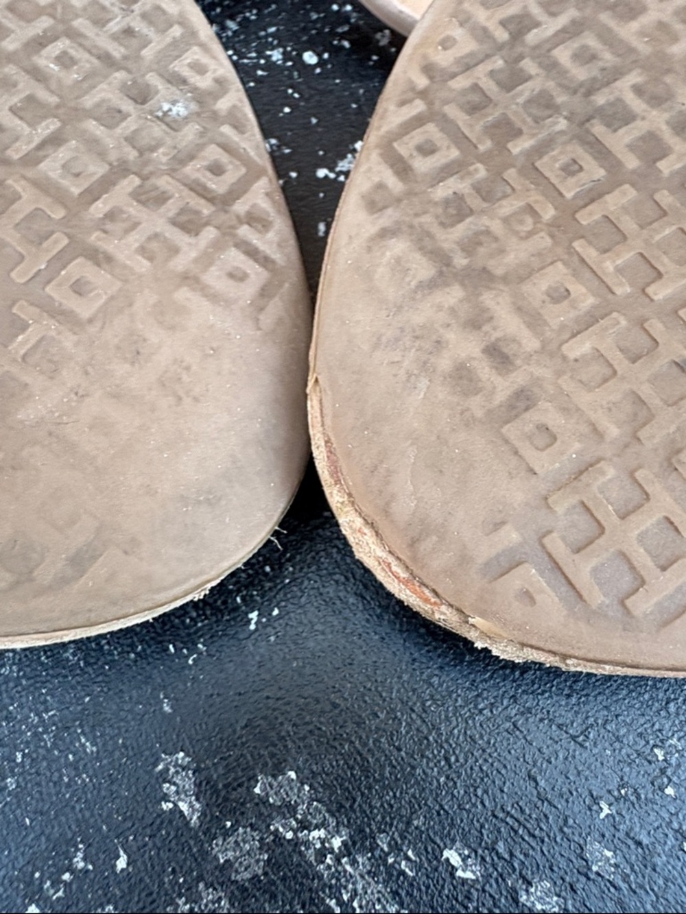 Tory Burch Beige/Cream Miller Logo Leather Thong Sandals size 9 ( Worn) - Picture 9 of 9
